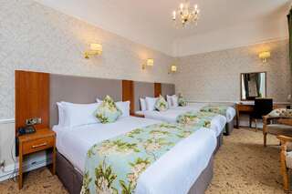 Отель Castle Hotel Дублин Семейный номер (для 2 взрослых и 2 детей)-1